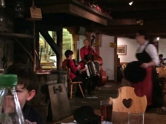 Traditional music in Le Chalet